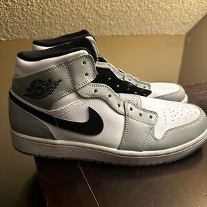 Air Jordan Mid